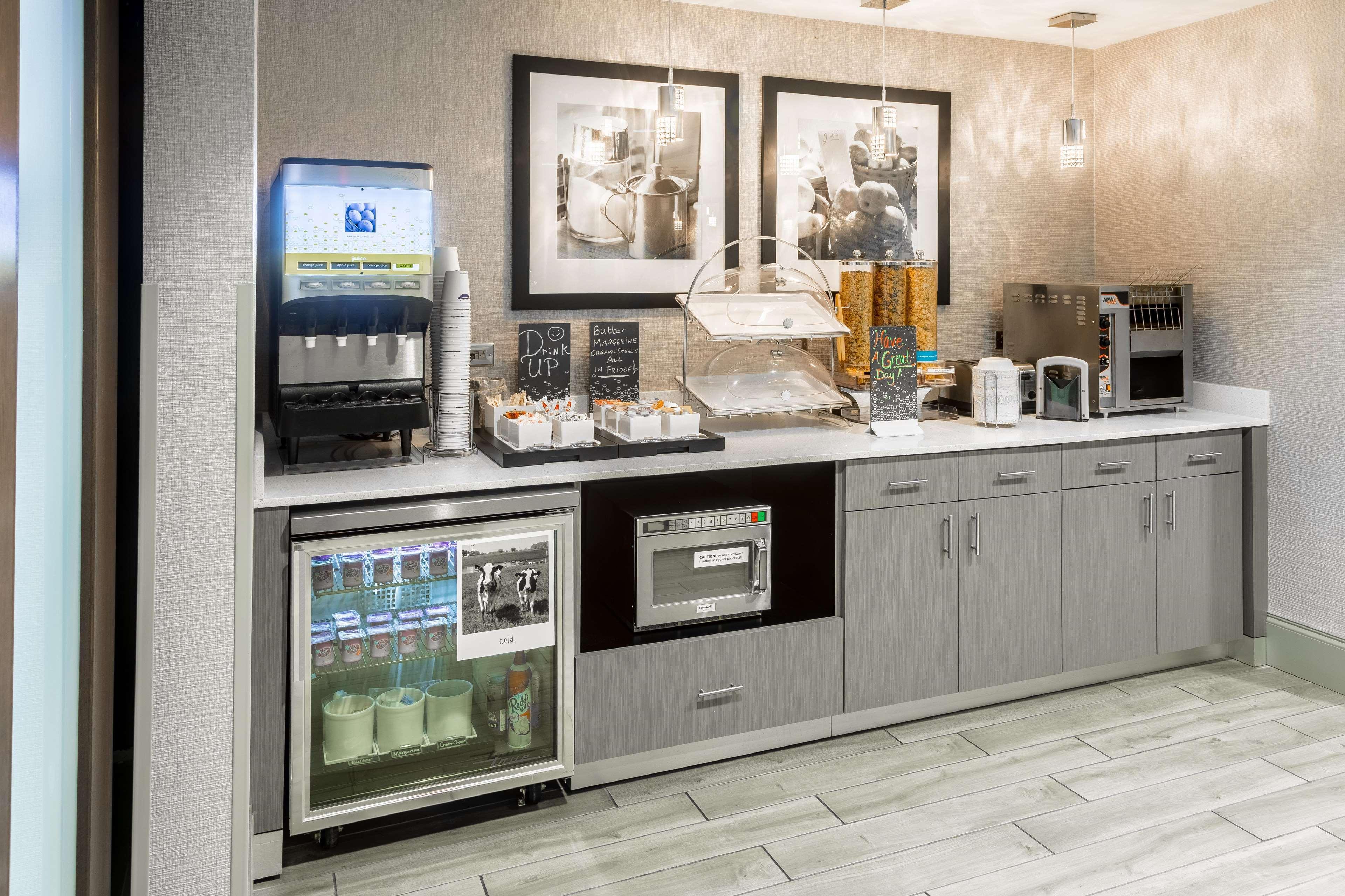 Hampton Inn & Suites Dublin Bagian luar foto