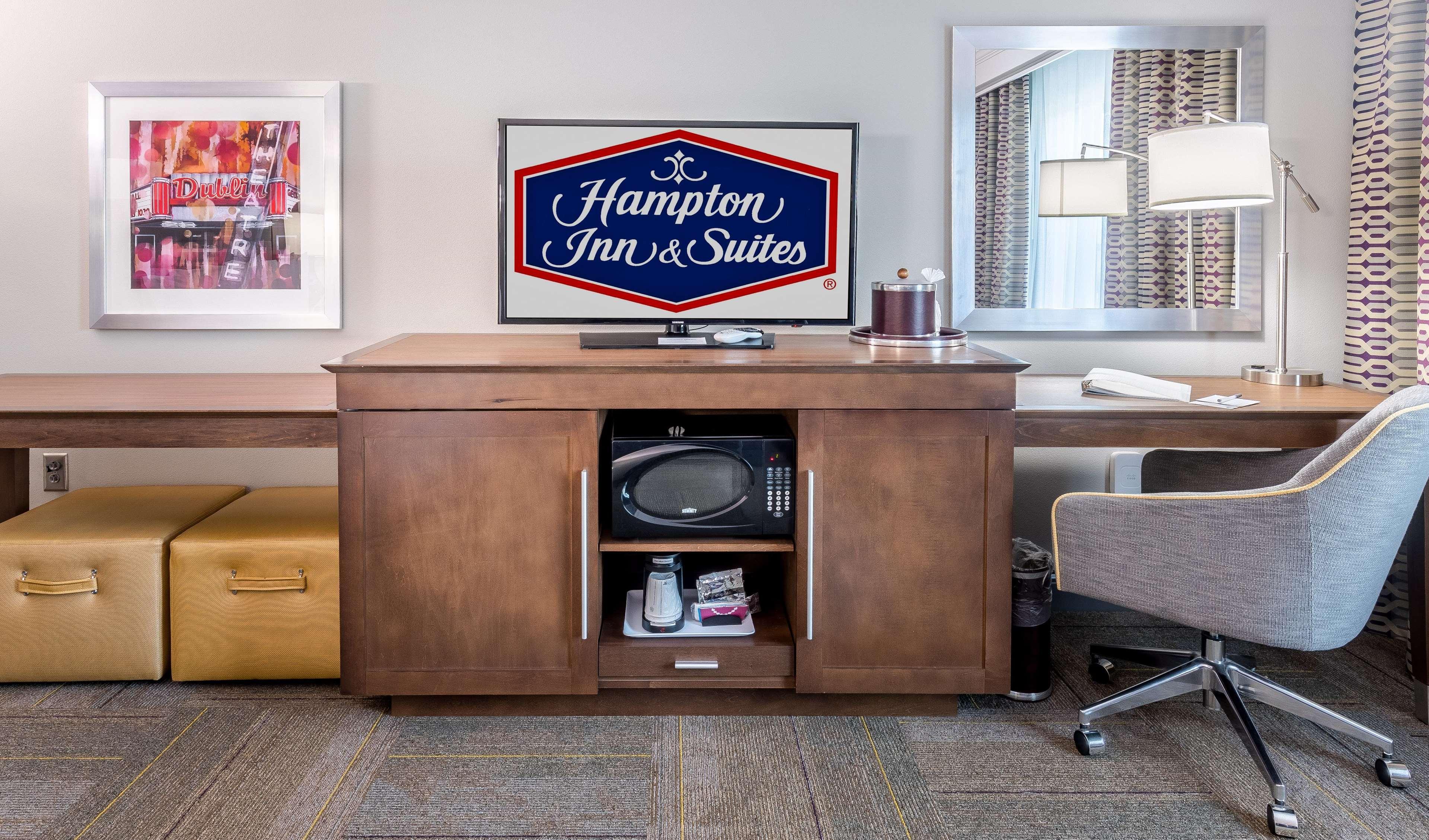 Hampton Inn & Suites Dublin Bagian luar foto