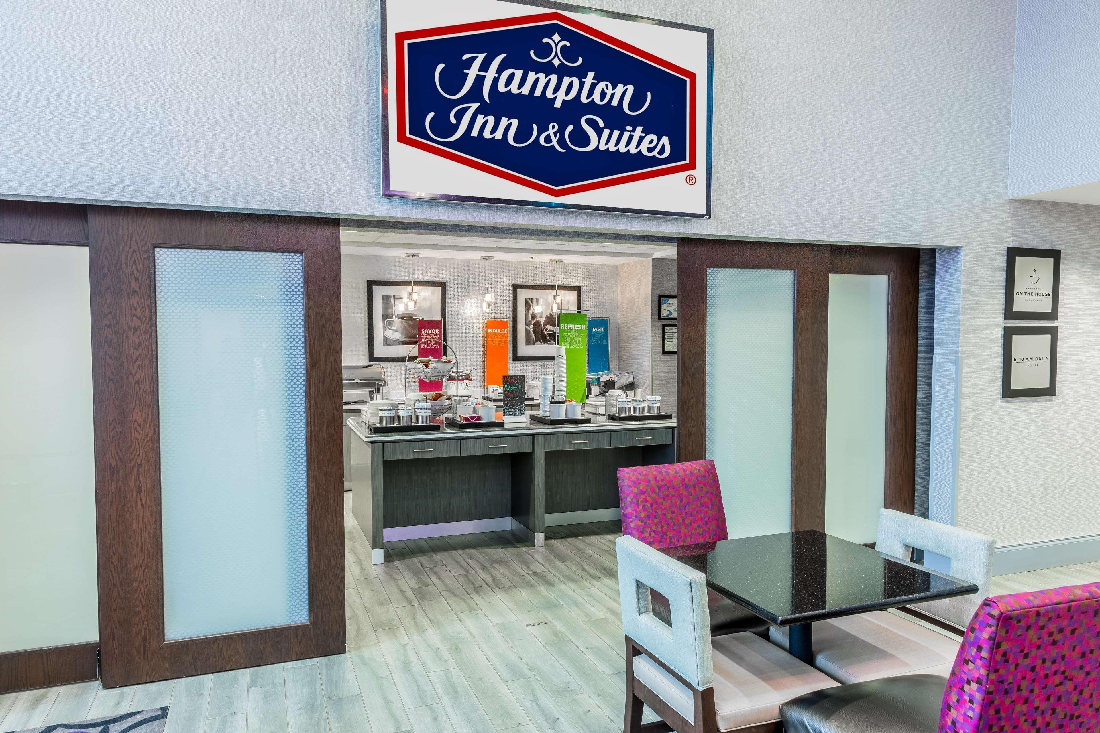 Hampton Inn & Suites Dublin Bagian luar foto