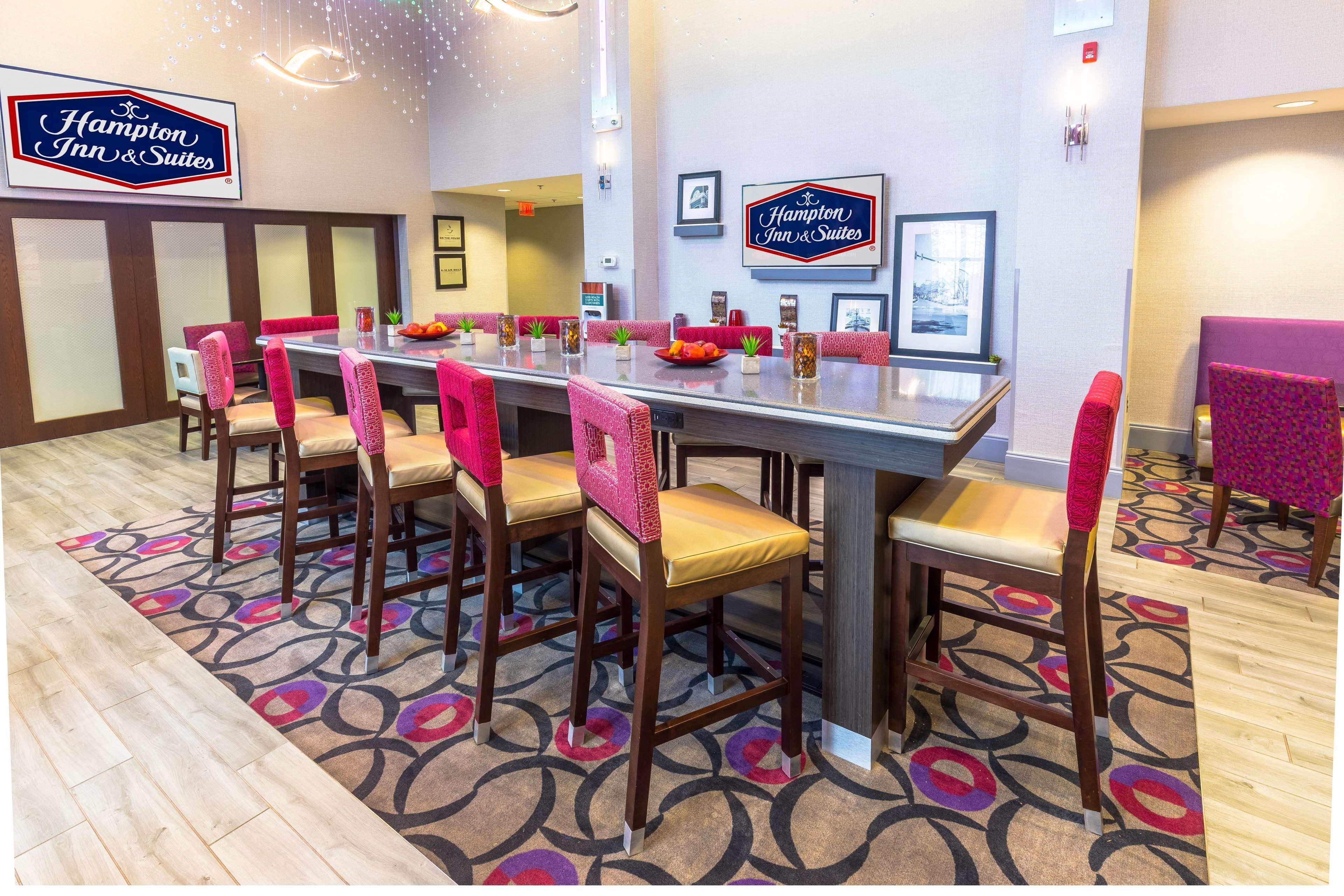 Hampton Inn & Suites Dublin Bagian luar foto