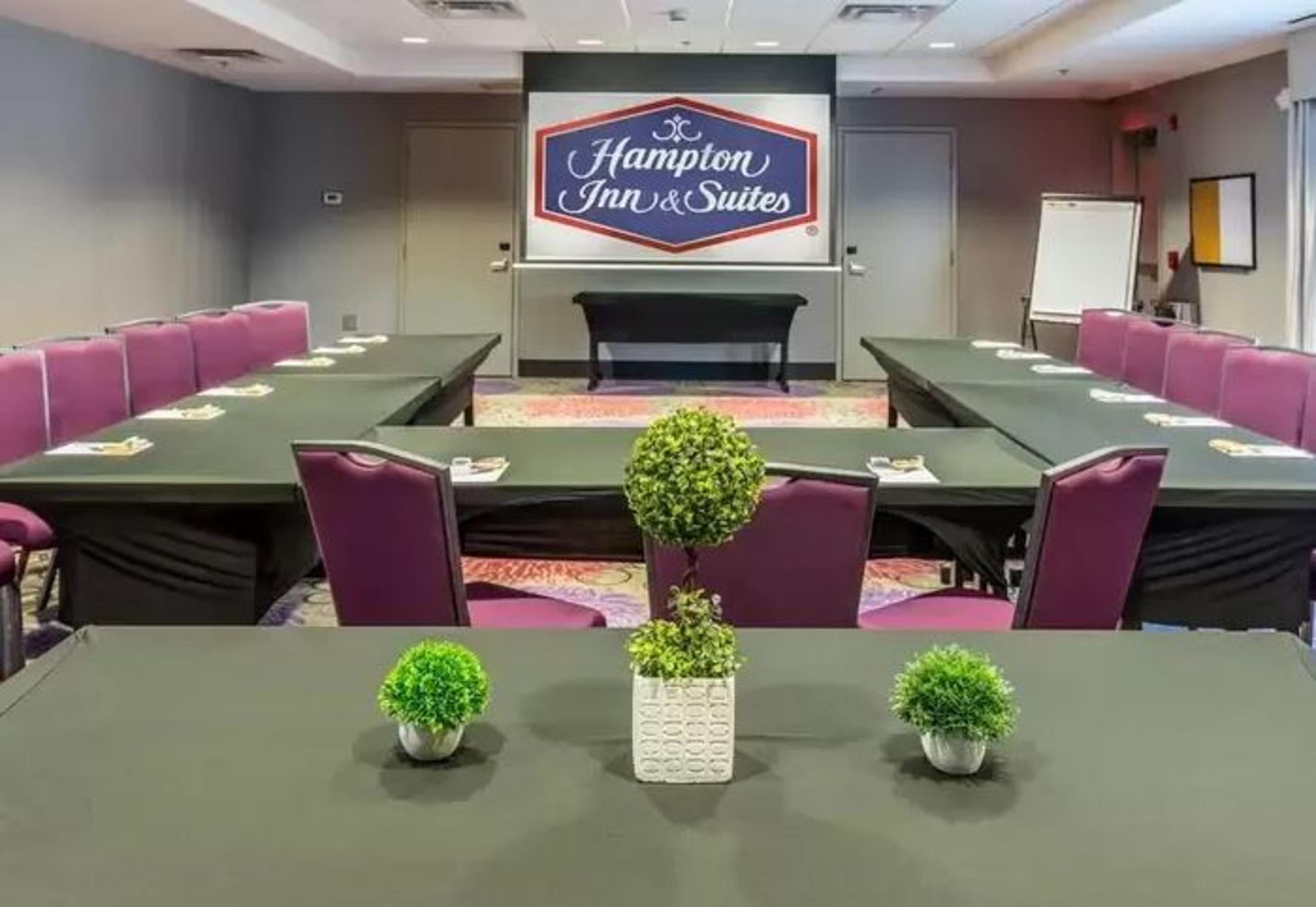 Hampton Inn & Suites Dublin Bagian luar foto