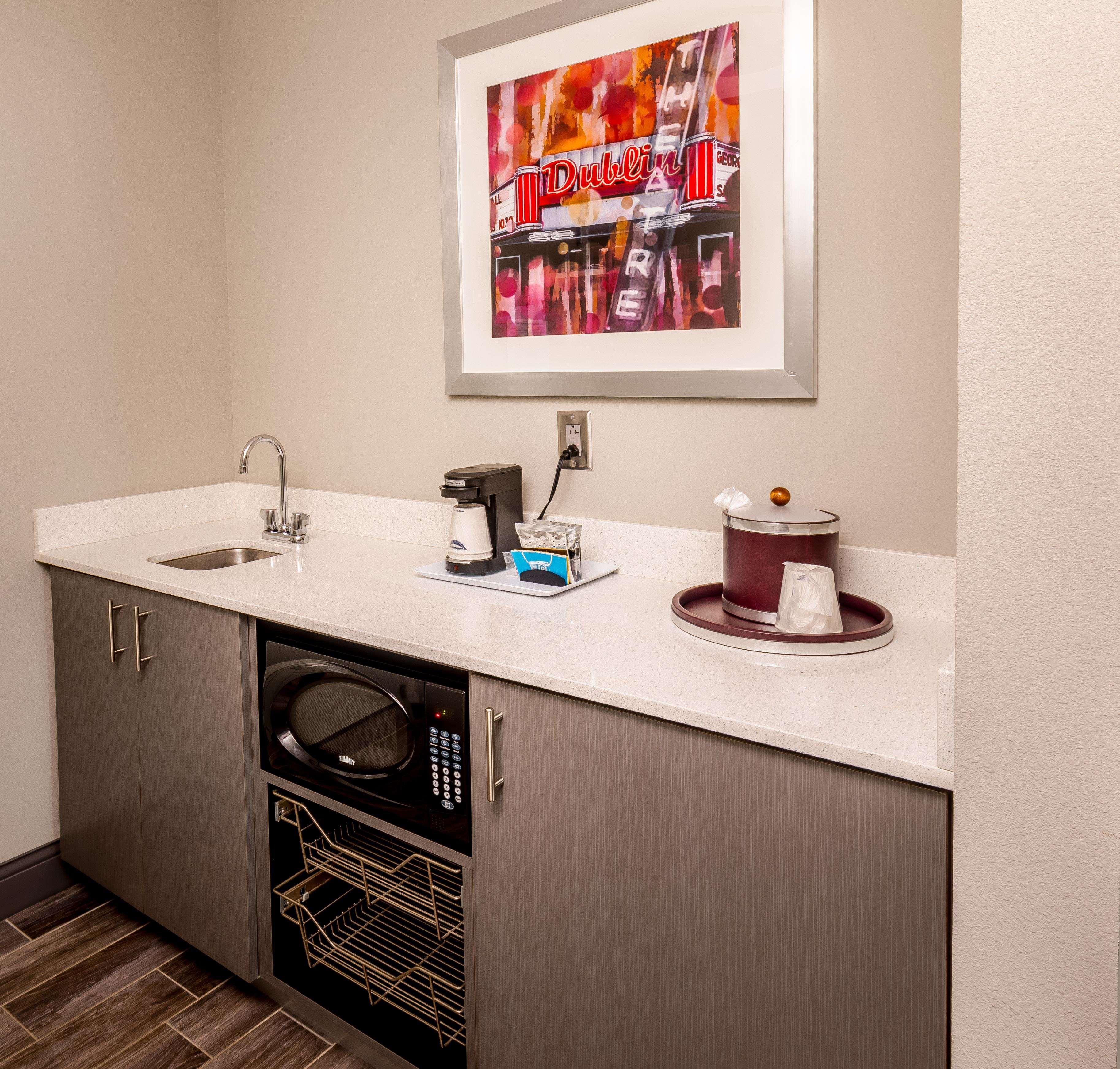 Hampton Inn & Suites Dublin Bagian luar foto