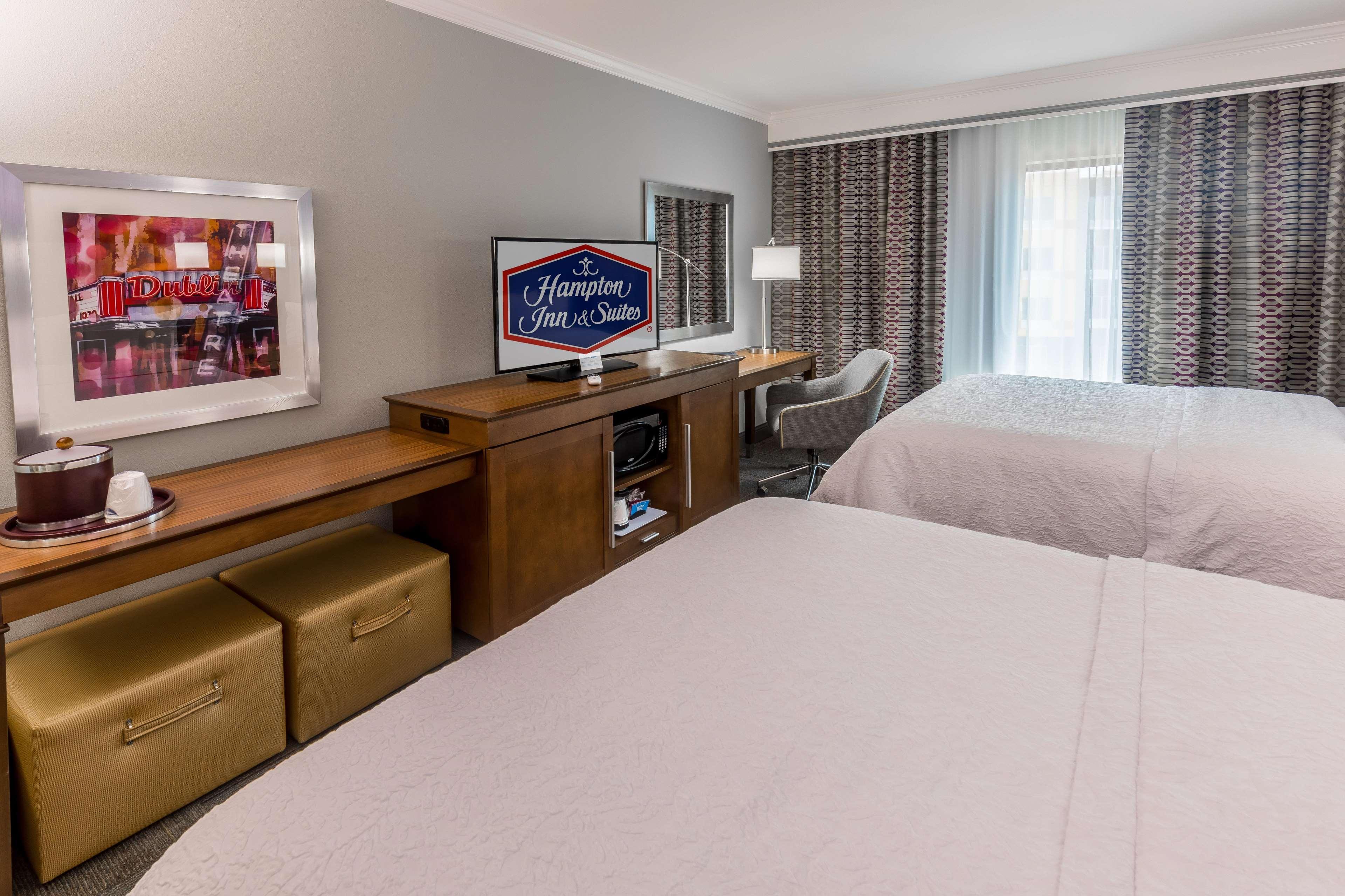 Hampton Inn & Suites Dublin Bagian luar foto