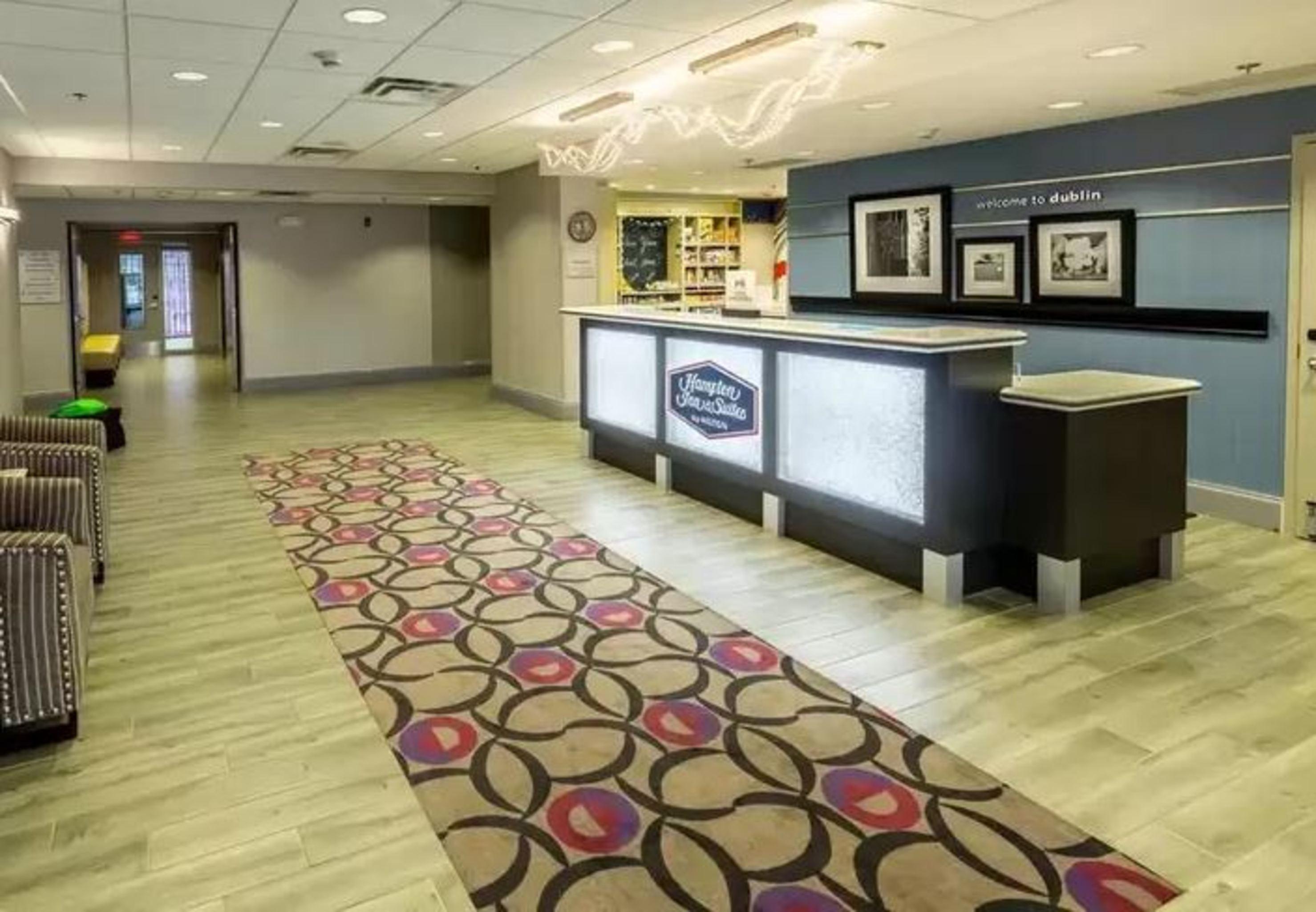 Hampton Inn & Suites Dublin Bagian luar foto