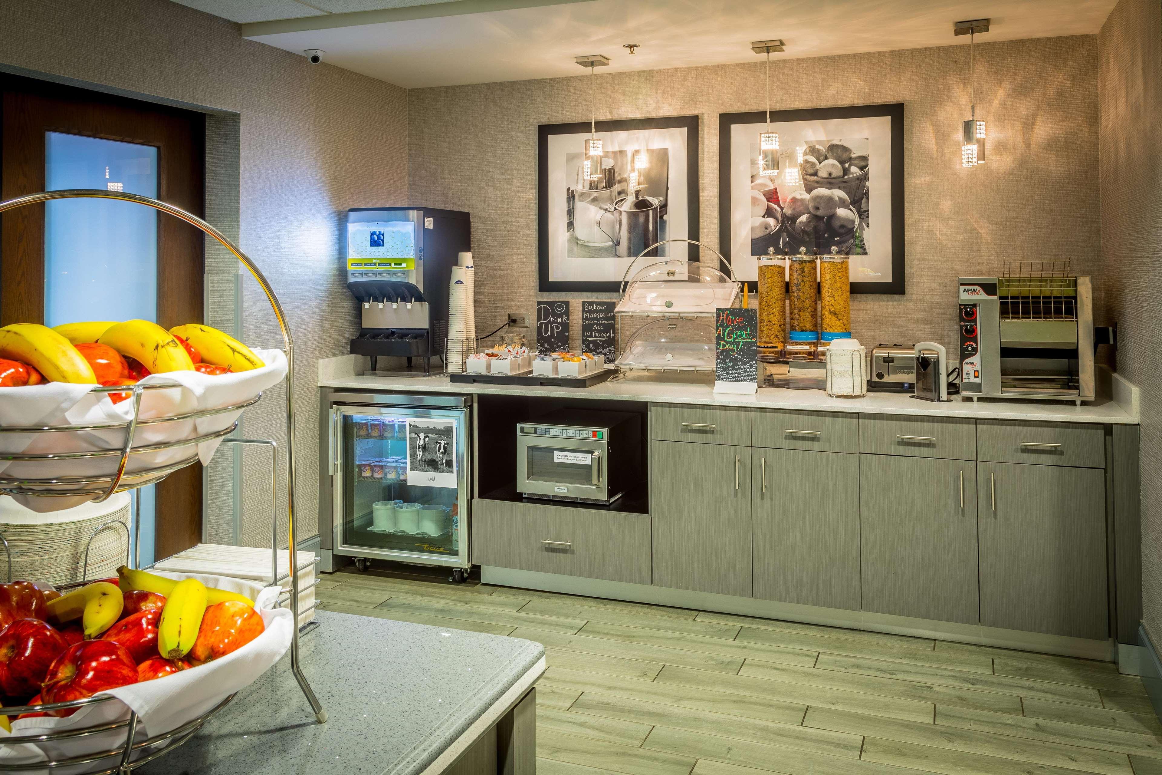 Hampton Inn & Suites Dublin Bagian luar foto