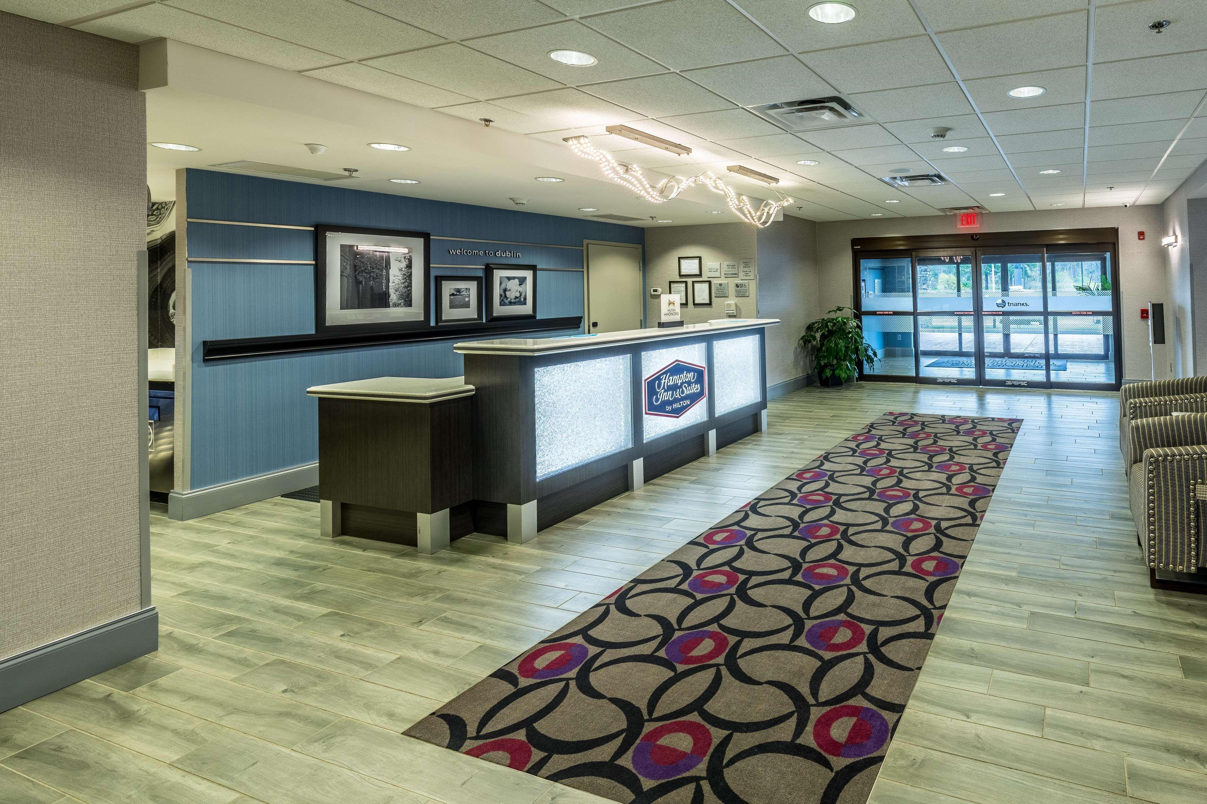 Hampton Inn & Suites Dublin Bagian luar foto